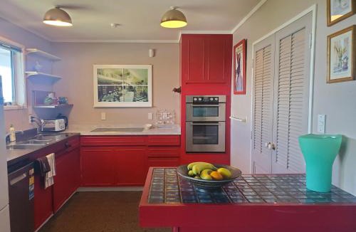 Paraparaumu Bed & Breakfast | Charming homely Cherry Villa B&B with a panorama view