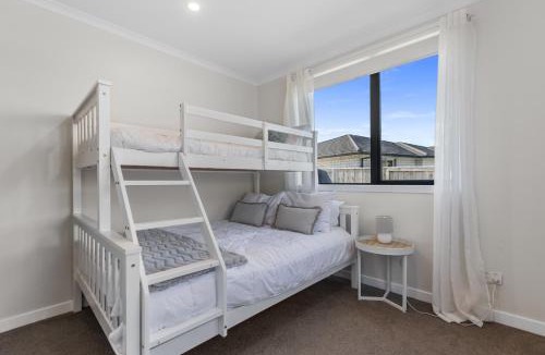 Papamoa Beach House | Coastal Chic - Papamoa Holiday Home