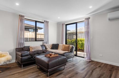 Papamoa Beach House | Coastal Chic - Papamoa Holiday Home