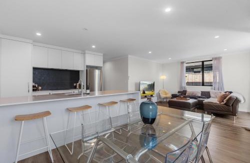 Papamoa Beach House | Coastal Chic - Papamoa Holiday Home