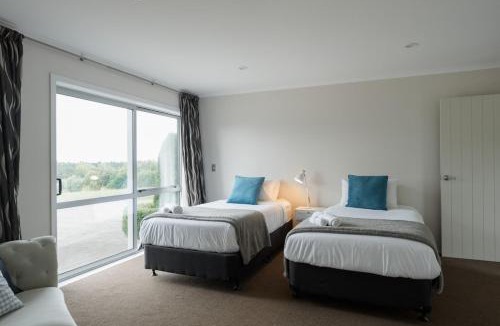 Kumeu Villa | The Wine Country Retreat by Homello
