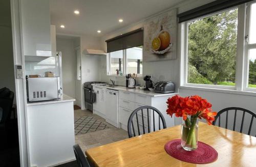 Taheke House | Saint Karas Retreat Cottage