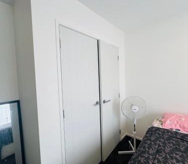 Pukekohe House | Room in a family home