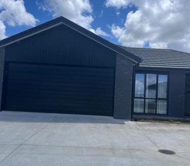 Pukekohe House | Room in a family home