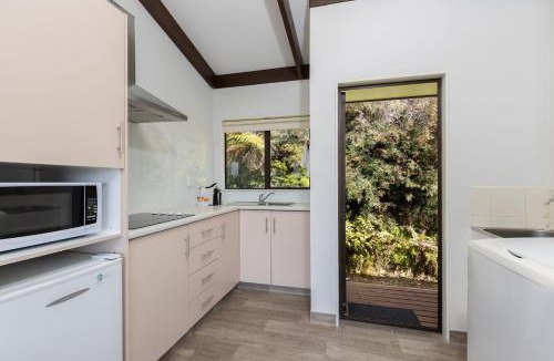 Kaiteriteri House | Studio Sea View Upper Level