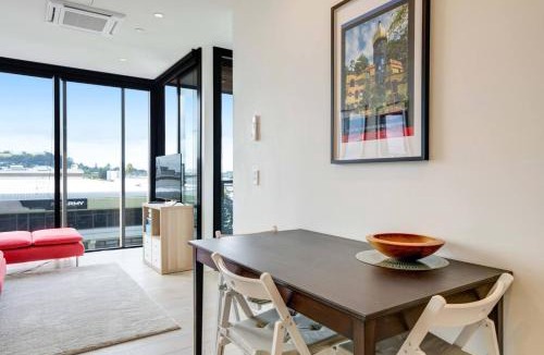 Grey Lynn Apartment | Modern Abode with Aircon & Balcony near Ponsonby