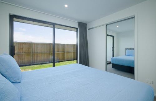 Kaikoura House | Ocean Ridge Retreat - Opposite Hole 13!