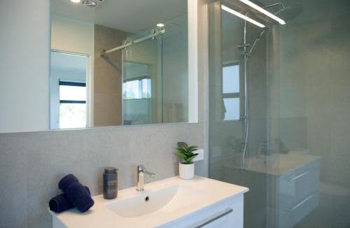 Kaikoura House | Ocean Ridge Retreat - Opposite Hole 13!
