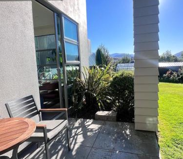 Lower Shotover Apartment | Mountain Garden & Spa retreat