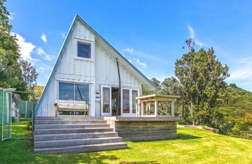 Hot Water Beach House | Bush to Beach, Hot Water Beach