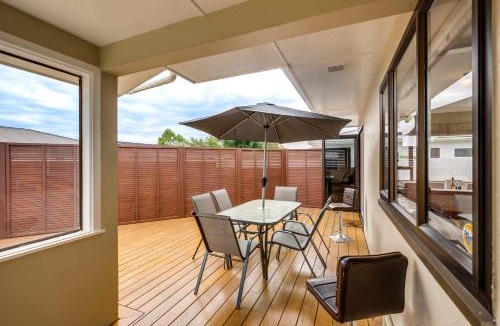 Taradale House | Charming on Cambridge - Napier