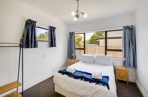 Taradale House | Charming on Cambridge - Napier