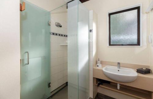 Kaiteriteri House | Studio Sea View Upper Level