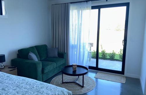 Ocean Beach Apartment | Surf & Turf Romantic Coastal Retreat - Close to Ocean Beach