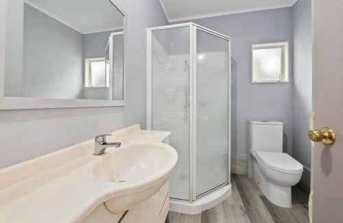 Lake Okareka House | Green Haven Lake House - Lake Views Games Room & Spa Pool