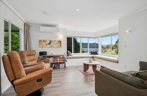Lake Okareka House | Green Haven Lake House - Lake Views Games Room & Spa Pool