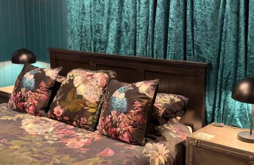 Kelvin Heights Apartment | The Olde Whiskey Room