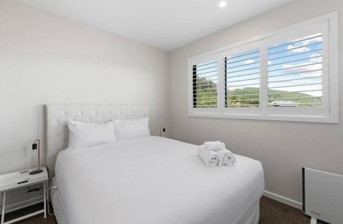 Kinloch House | Loch Eagles Retreat with stunning views overlooking Lake Taupo