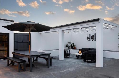Hawera Bed & Breakfast | The Deco Retreat