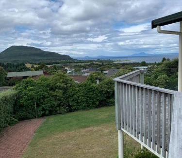 Omori House | Peaceful Lakeview Haven in Omori