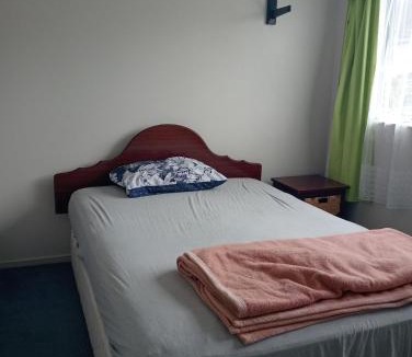 Tauranga House | Budget holiday room one Spring street