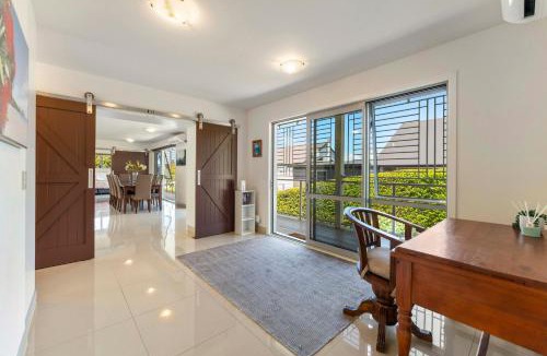 Taupo House | Luxury Retreat, amazing swim spa, wifi,central location