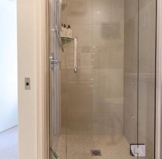Christchurch City Centre Apartment | Charming 2 Bedroom Rose Cottage with Parking