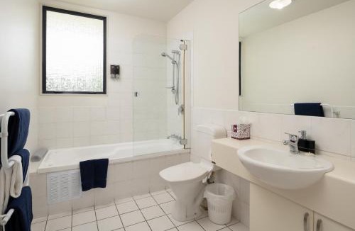Springlands Hotel | ASURE Phoenix Motor Inn
