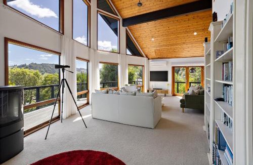 Whitianga Villa | The Black Chalet