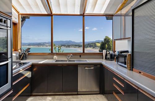 Whitianga Villa | The Black Chalet