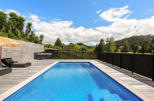 Whangamata Villa | Hosts on the Coast The Country Club