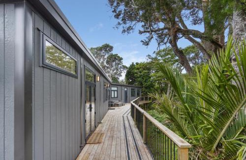 New Plymouth Apartment | Treehouse Retreat Close to Pukekura Park