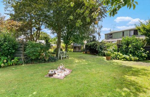 Claudelands House | Elegant Character Villa - Walk to Claudelands