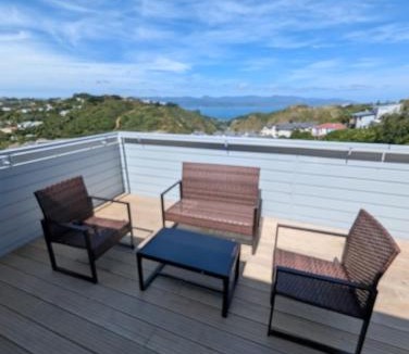 Johnsonville House | Brand New 3-Bedroom, 2-Bathroom Free Private Parking Wellington Bay Views