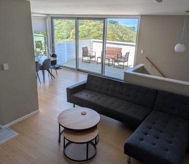 Johnsonville House | Brand New 3-Bedroom, 2-Bathroom Free Private Parking Wellington Bay Views
