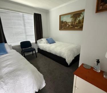 Rewa Bed & Breakfast | Inglewood shared Home BNB