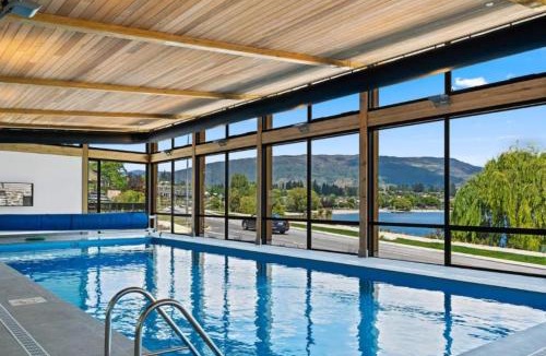 Wanaka Apartment | Azure Luxe Lakeside Retreat with pool, spa and gym