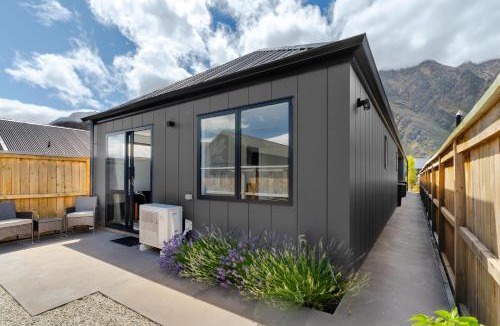 Kawarau Falls House | Couples Escape Getaway 1BR Self Contained