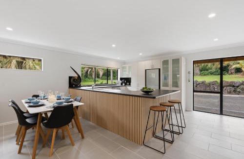 Helensville House | Clay Cottage