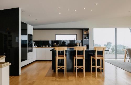 Whangamoa Villa | Peak View Retreat