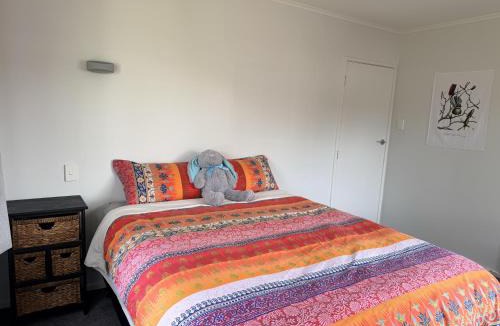 Newlands Bed & Breakfast | Sunny Spacious Room, Free Parking, Close to Ferry