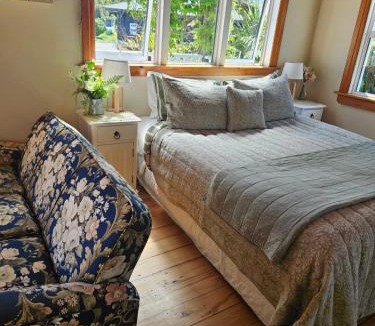 Hokitika Apartment | The Blackhouse Cottage