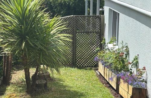 Army Bay Apartment | Coastal Guest Suite near Fishermans Cove