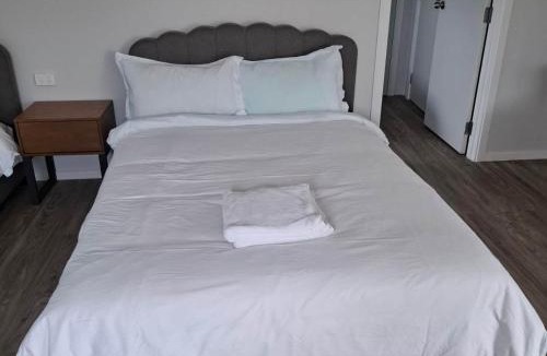 Holdens Bay Apartment | 5 Double Beds in 1 Bedroom and 1 lounge