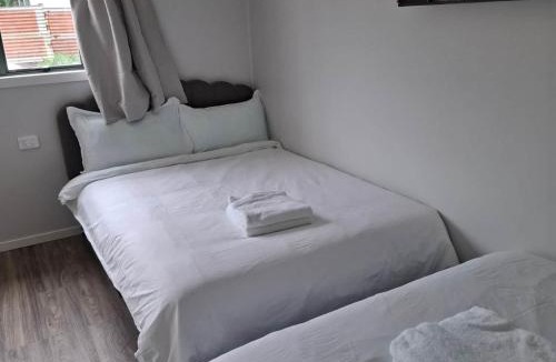 Holdens Bay Apartment | 5 Double Beds in 1 Bedroom and 1 lounge