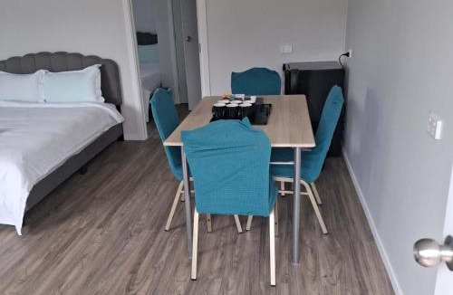 Holdens Bay Apartment | 5 Double Beds in 1 Bedroom and 1 lounge