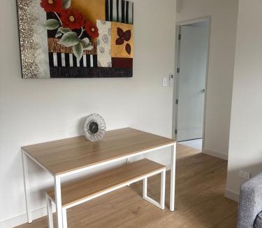 Takapuna Apartment | Modern Private 2BR Unit in Takapuna