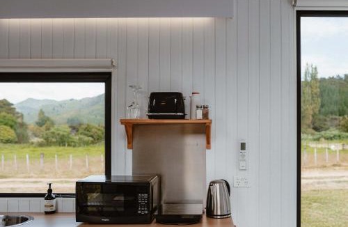 Kennedy Bay House | Omoho Stream X by Tiny Away