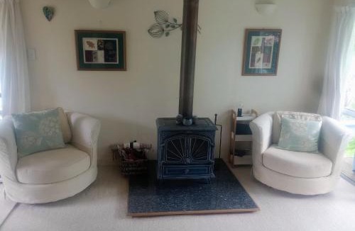 Waikanae House | Beside the lagoon - Waikanae Beach