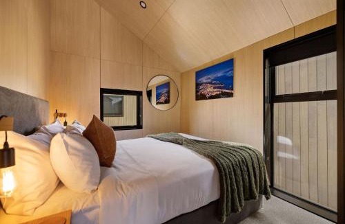 Frankton House | Aurora Five Mile Villa, Queenstown - with parking